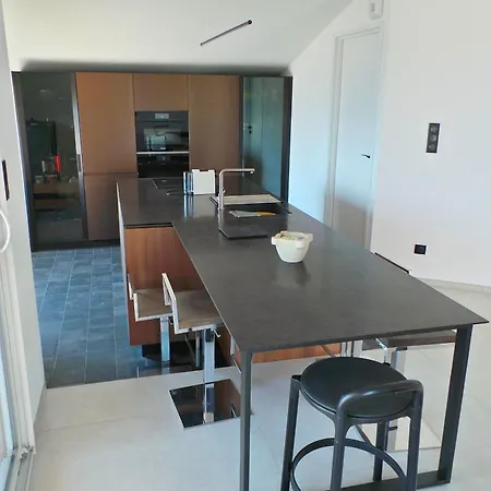 Coryphène Pied Dans L Eau *