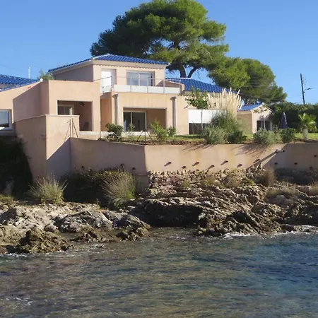 Coryphene Pied Dans L Eau Villa Les Issambres